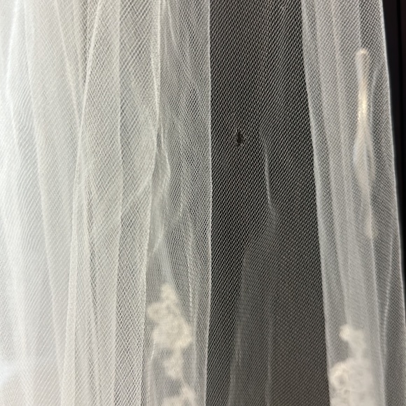 Sara Gabriel Floral Lace Chelsea Veil, pale ivory 90 inches - Picture 5 of 12